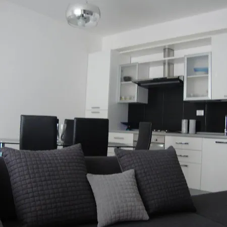 In Con Piscina Apartment *