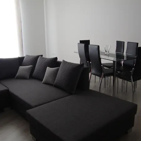 In Con Piscina Apartament *